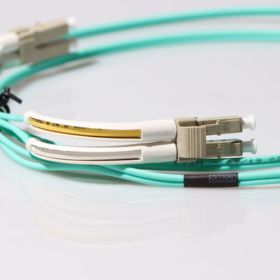Cable modificado para requisitos particulares del cordón de remiendo de la fibra del SC LC del 1m con la bota del ángulo de 90 grados