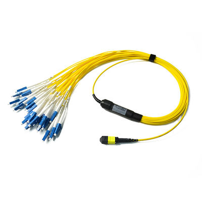 8 desbloqueo hembra-varón MPO MTP del Fanout del cordón de remiendo del cable de la fibra de la base de la base 12 al LC